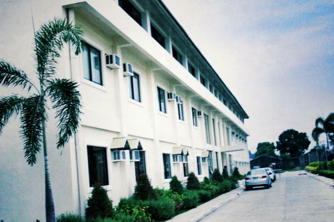 Klir Waterpark Resort And Hotels Guiguinto Exterior photo